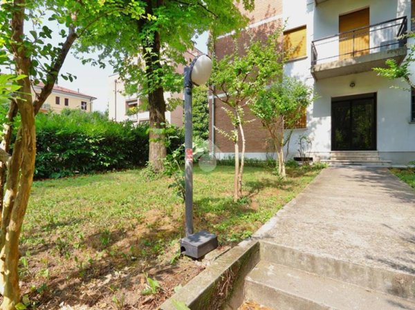 appartamento in vendita a Reggio nell'Emilia in zona Città Storica