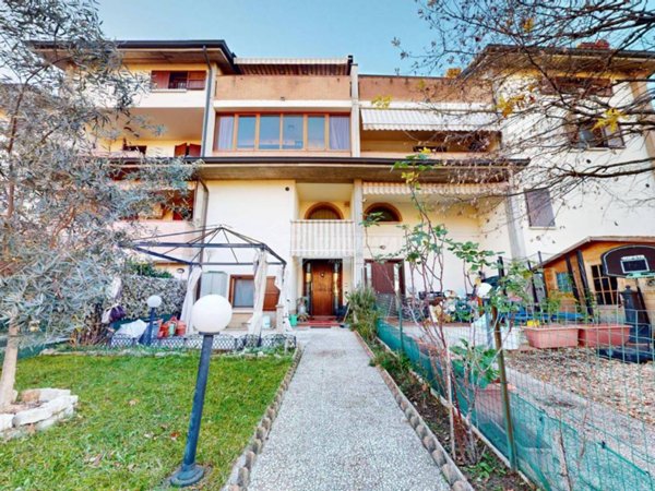 casa indipendente in vendita a Reggio nell'Emilia in zona Fogliano
