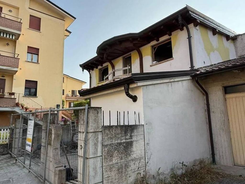 casa indipendente in vendita a Reggio nell'Emilia in zona Rivalta
