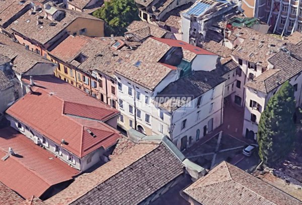 casa indipendente in vendita a Reggio nell'Emilia in zona Città Storica