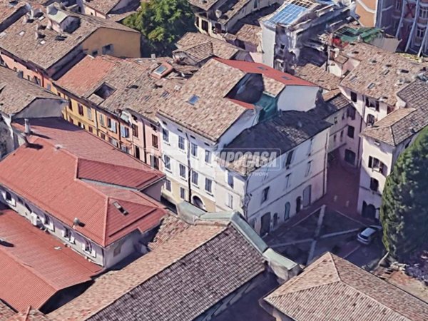 casa indipendente in vendita a Reggio nell'Emilia in zona Città Storica
