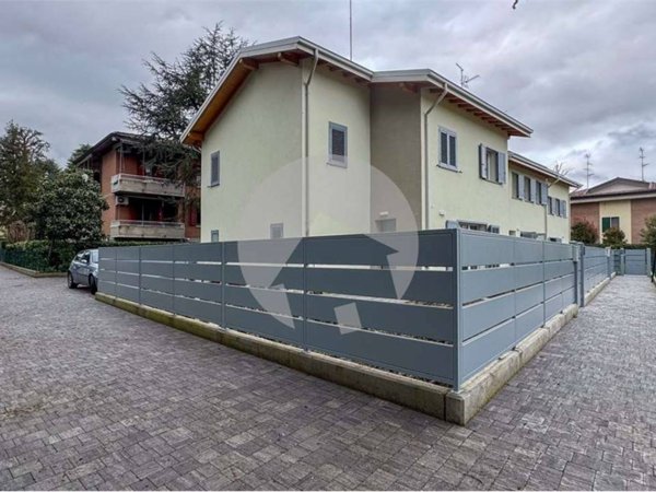 casa indipendente a Reggio nell'Emilia in zona San Pellegrino / Villa Canali