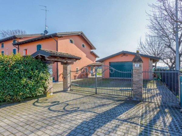 casa indipendente in vendita a Reggio nell'Emilia in zona Roncocesi