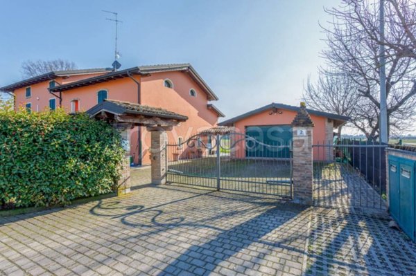 casa indipendente in vendita a Reggio nell'Emilia in zona Roncocesi