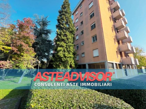 appartamento in vendita a Reggio nell'Emilia in zona Orologio