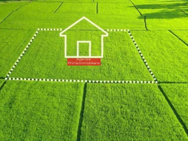 terreno edificabile in vendita a Reggio nell'Emilia in zona Città Storica