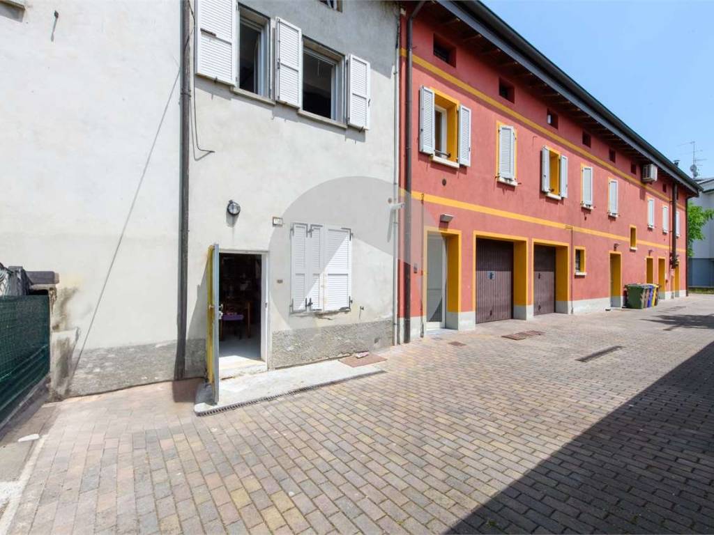 casa indipendente in vendita a Reggio nell'Emilia in zona Pratofontana