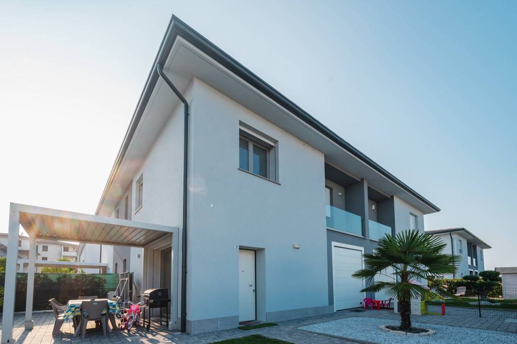 casa indipendente in vendita a Reggio nell'Emilia in zona Masone
