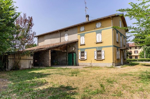 casa indipendente in vendita a Reggio nell'Emilia in zona Cavazzoli