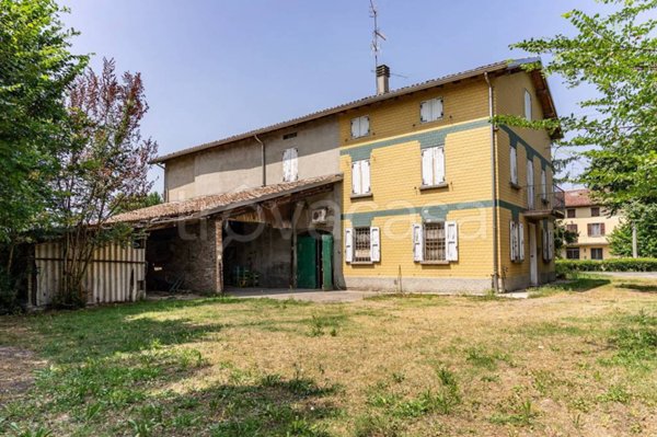 casale in vendita a Reggio nell'Emilia in zona Roncocesi