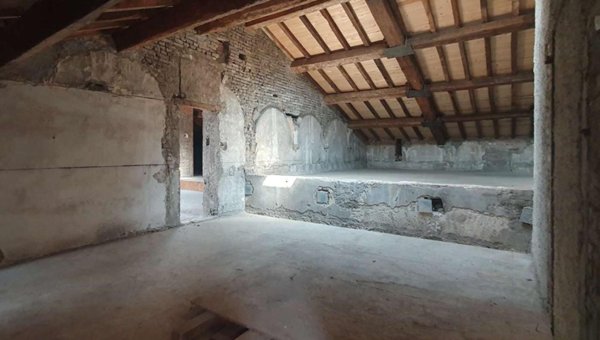 negozio in vendita a Reggio nell'Emilia in zona Città Storica