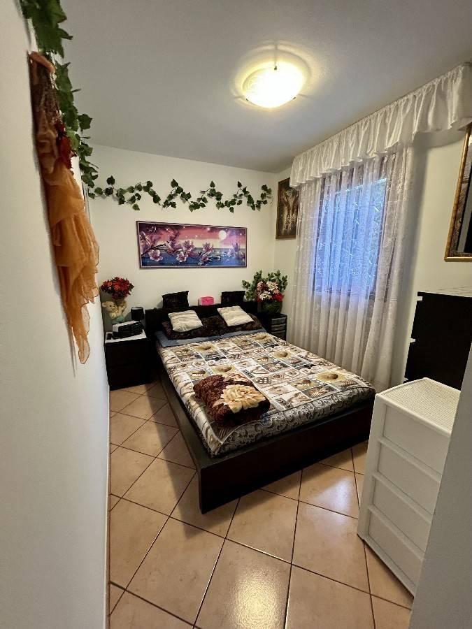 casa indipendente in vendita a Reggio nell'Emilia in zona Città Storica