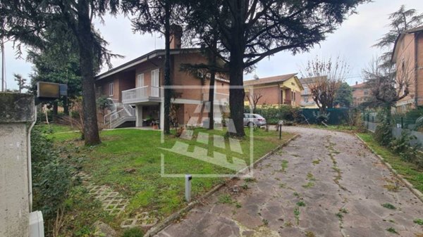 casa indipendente in vendita a Reggio nell'Emilia in zona Pieve Modolena