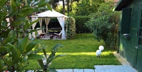casa indipendente in vendita a Reggio nell'Emilia in zona Città Storica