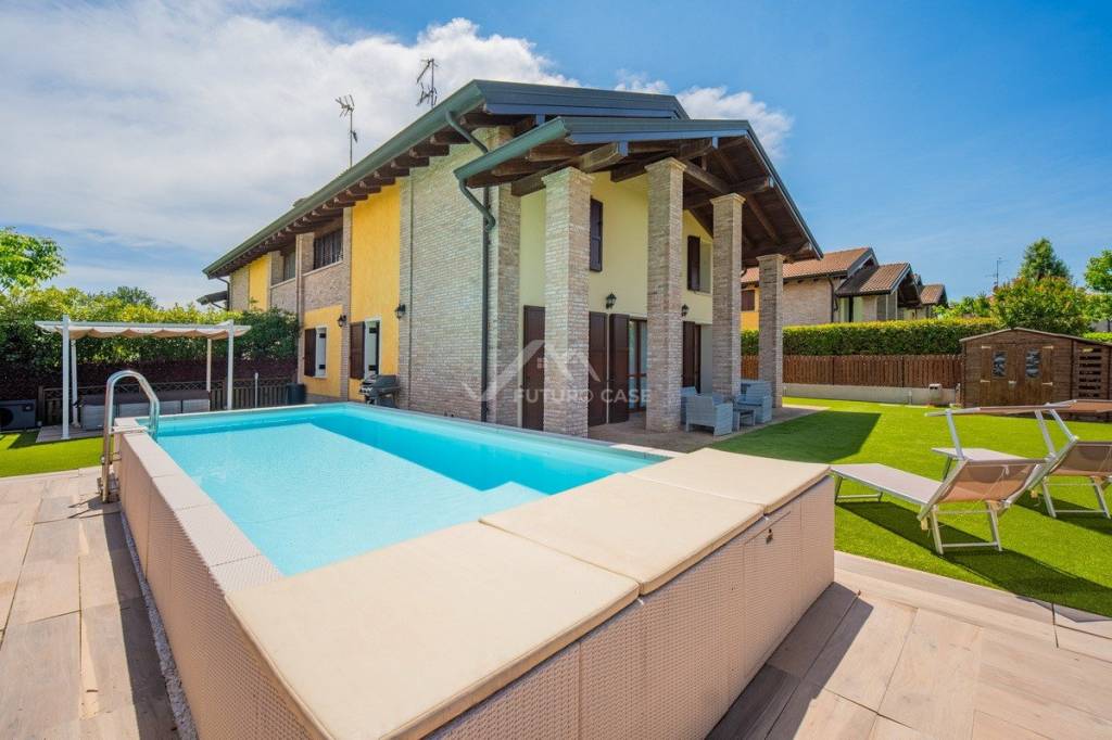 casa indipendente in vendita a Reggio nell'Emilia in zona San Bartolomeo