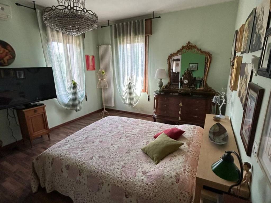 casa indipendente in vendita a Reggio nell'Emilia in zona Cella
