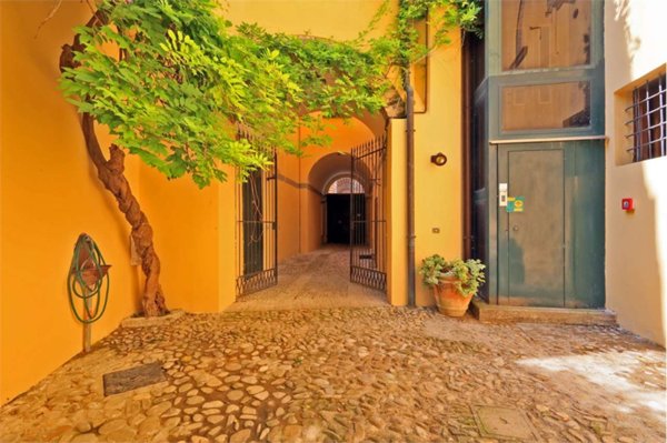 appartamento in vendita a Reggio nell'Emilia in zona Città Storica