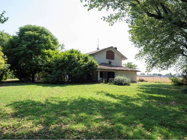 casa indipendente in vendita a Reggio nell'Emilia