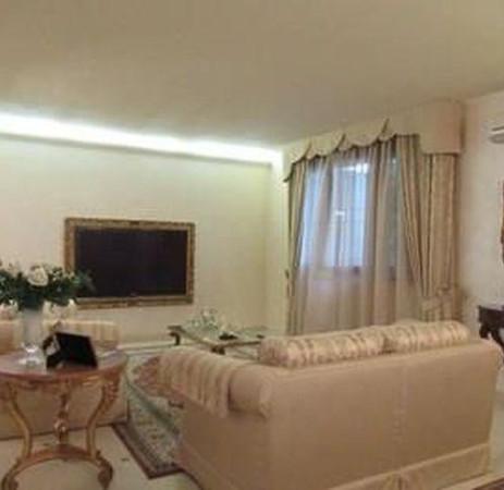 casa indipendente in vendita a Reggio nell'Emilia in zona Città Storica