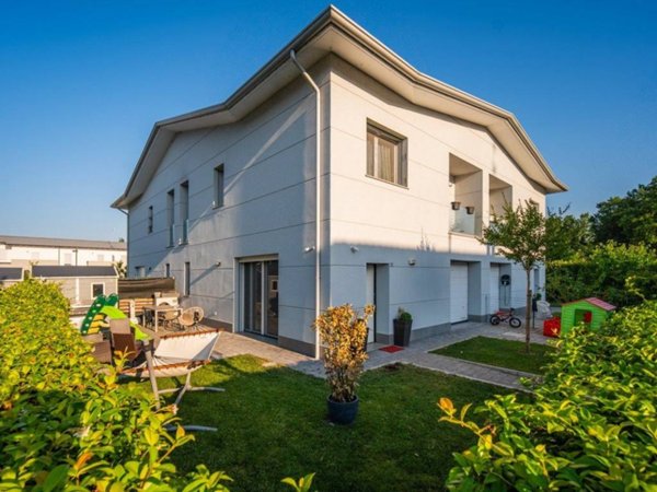 casa indipendente in vendita a Reggio nell'Emilia in zona Sabbione
