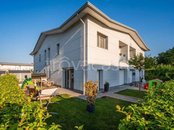 casa indipendente in vendita a Reggio nell'Emilia in zona Gavasseto