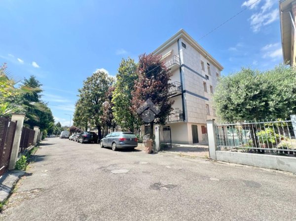 appartamento in vendita a Reggio nell'Emilia in zona Carrozzone