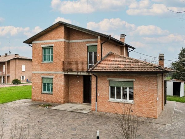 casa indipendente in vendita a Reggio nell'Emilia in zona San Bartolomeo