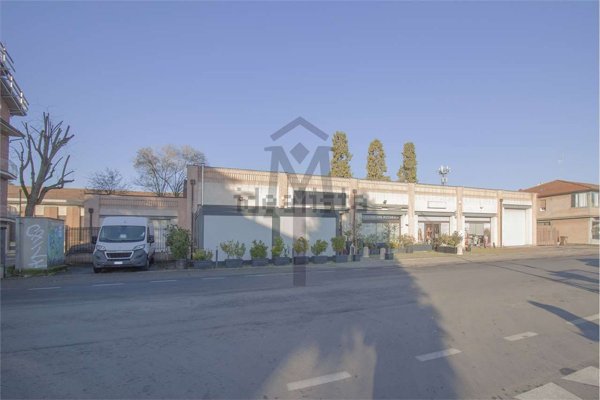 negozio in vendita a Reggio nell'Emilia in zona Carrozzone