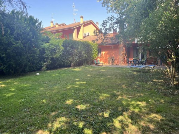casa indipendente in vendita a Reggio nell'Emilia