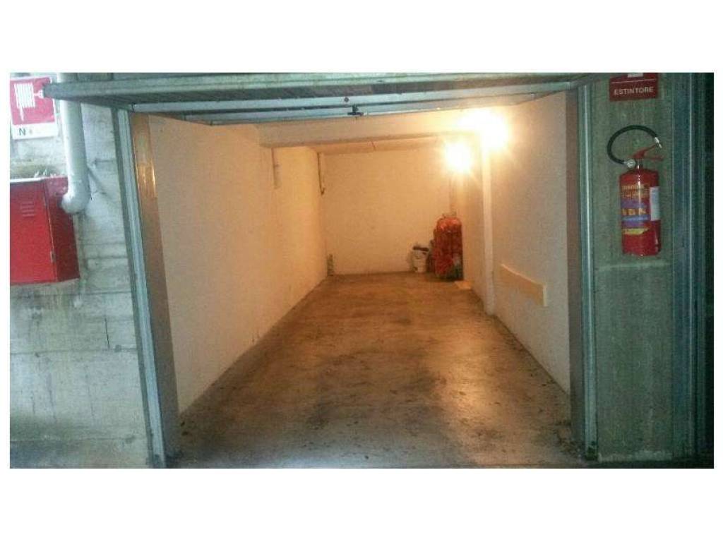 locale di sgombero in vendita a Reggio nell'Emilia