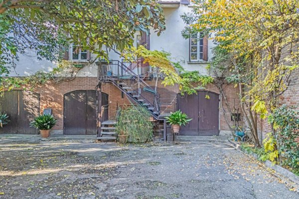 casa indipendente in vendita a Reggio nell'Emilia in zona Ospizio