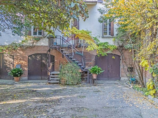 casa indipendente in vendita a Reggio nell'Emilia in zona Ospizio