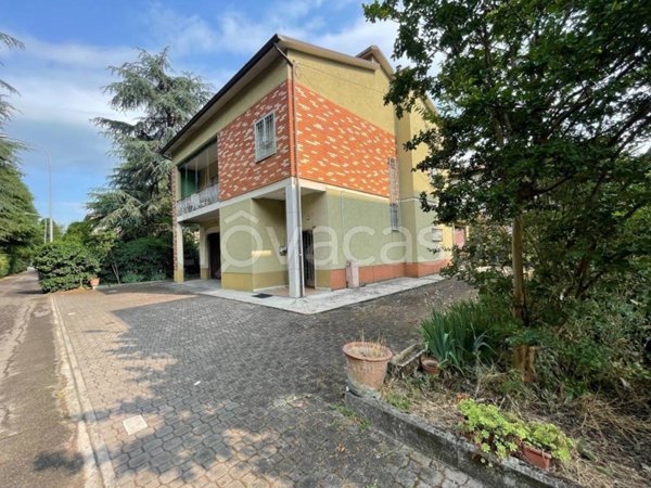 casa indipendente in vendita a Reggio nell'Emilia in zona Baragalla