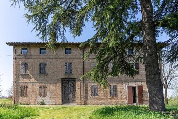 casale in vendita a Reggio nell'Emilia in zona San Bartolomeo
