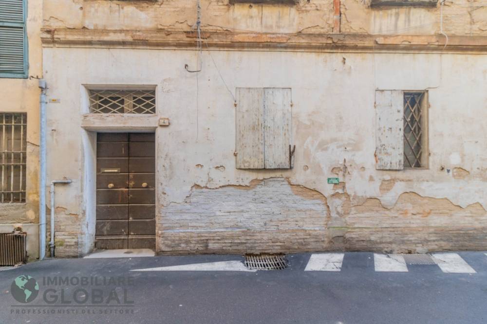 casa indipendente in vendita a Reggio nell'Emilia in zona Città Storica