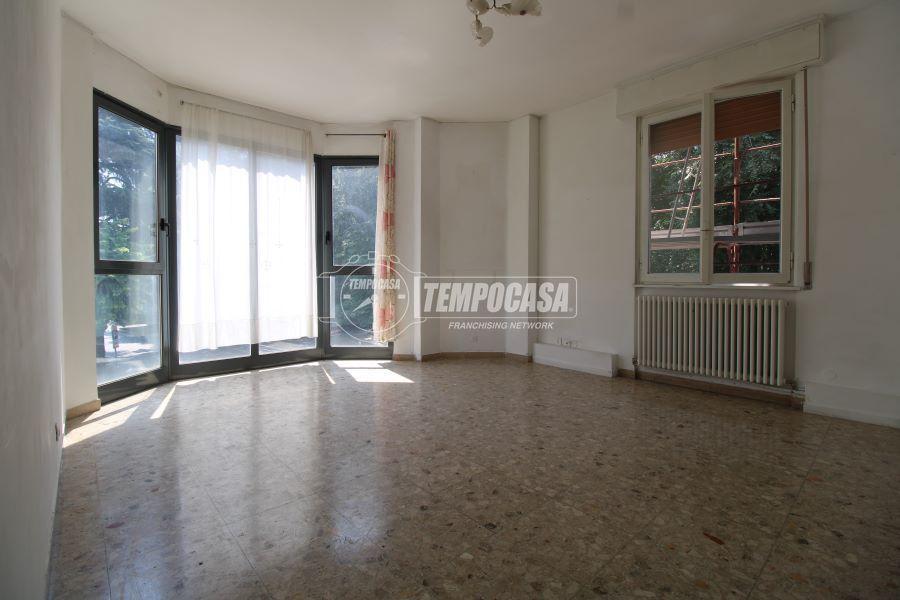 appartamento in vendita a Reggio nell'Emilia in zona Città Storica