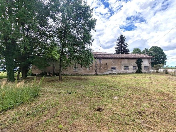 casa indipendente in vendita a Reggio nell'Emilia in zona Sesso
