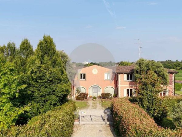 casa indipendente in vendita a Reggio nell'Emilia