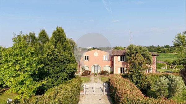casa indipendente in vendita a Reggio nell'Emilia