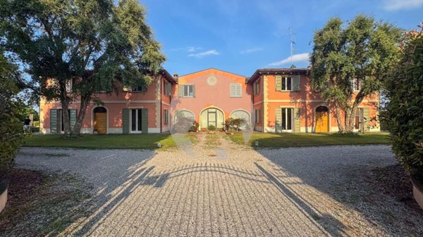 casa indipendente in vendita a Reggio nell'Emilia in zona Fogliano