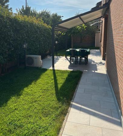 casa indipendente in vendita a Reggio nell'Emilia in zona Città Storica