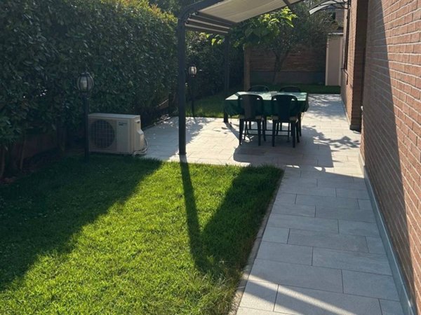 casa indipendente in vendita a Reggio nell'Emilia in zona Città Storica