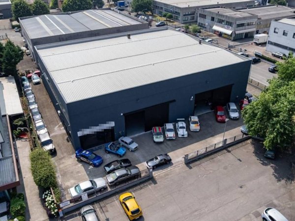 locale commerciale in vendita a Reggio nell'Emilia