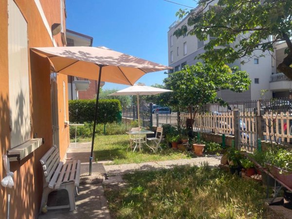 casa indipendente in vendita a Reggio nell'Emilia in zona Pieve Modolena