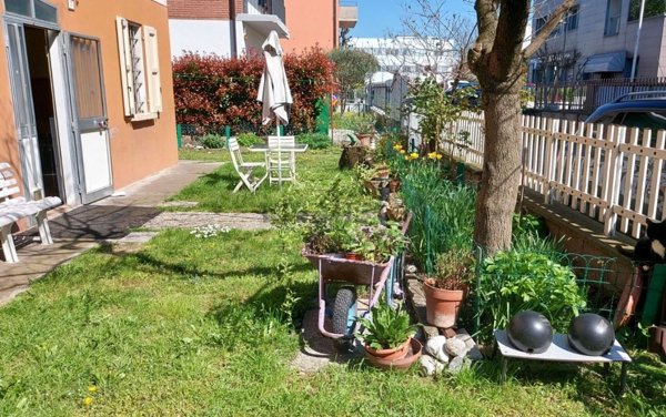 casa indipendente in vendita a Reggio nell'Emilia in zona Pieve Modolena