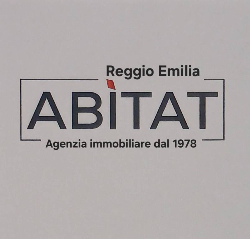 negozio in vendita a Reggio nell'Emilia in zona Città Storica