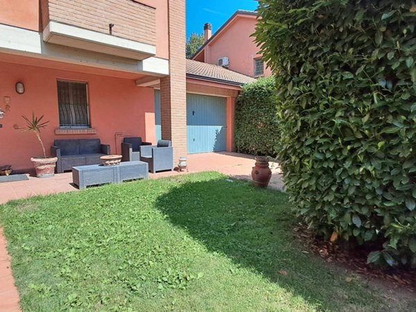 casa indipendente in vendita a Reggio nell'Emilia