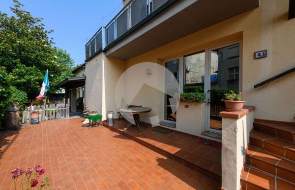 casa indipendente in vendita a Reggio nell'Emilia in zona Cavazzoli