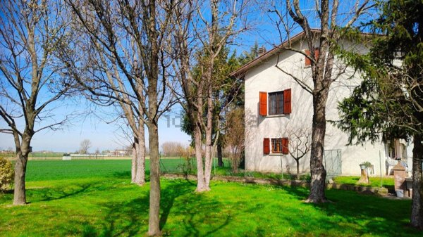 casa indipendente in vendita a Reggio nell'Emilia in zona Roncocesi