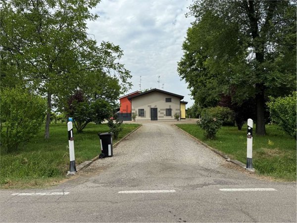 casa indipendente in vendita a Reggio nell'Emilia